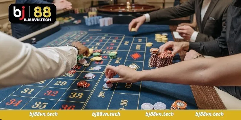 Chi tiết cách chơi Baccarat phải tuân thủ theo 3 cửa cược
